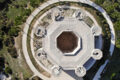 Sei osservazioni sulla geometria di Castel del Monte, e un π che vale zero